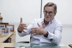 Carlos Neuhaus cuestiona cierre de Larcomar y señala posible motivación política