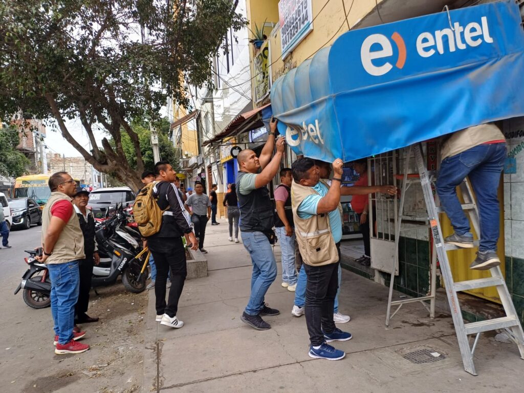 MPP retira toldos irregulares en la zona Monumental del centro histórico de Piura