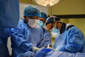 Profesionales de salud podrán ascender mediante concurso interno: conoce cómo
