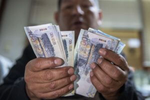 Fiestas Patrias: trabajadores públicos recibirán hasta S/ 300 de aguinaldo en julio