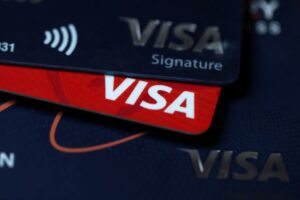Bancos deberán renovar tarjetas y exigir clave secreta desde abril de 2026