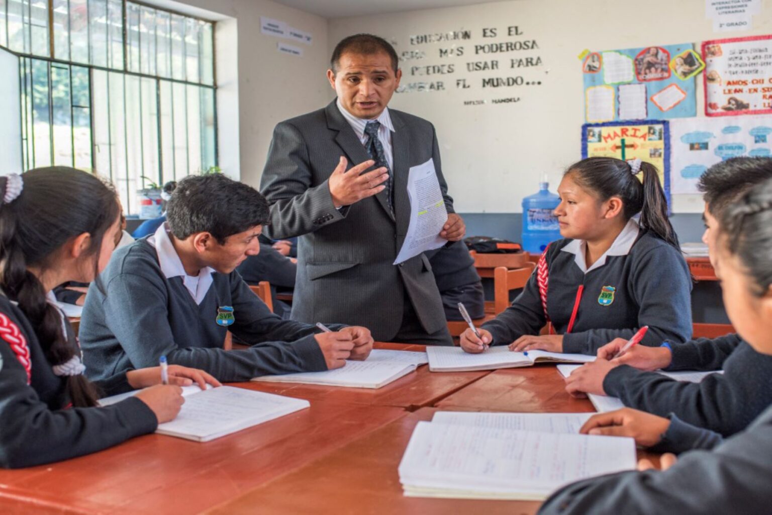 Proponen bono de S/400 por escolaridad para docentes nombrados en 2025