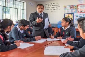 Proponen bono de S/400 por escolaridad para docentes nombrados en 2025