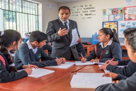 Proponen bono de S/400 por escolaridad para docentes nombrados en 2025