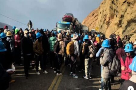 Bloqueo de mineros en Arequipa deja millonarias pérdidas al sector lechero por falta de transporte