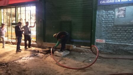 EPS Grau apoya con hidrojet en aniegos del Mercado Modelo