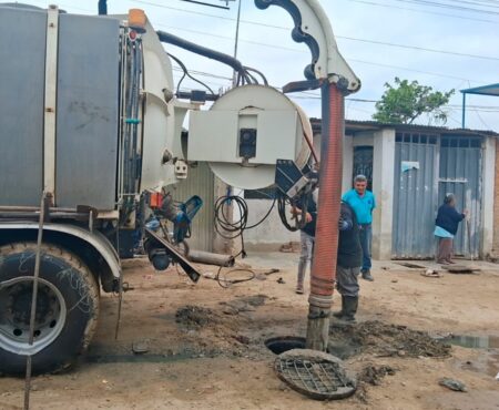 EPS Grau ejecuta limpieza de redes de alcantarillado en Manuel Scorza