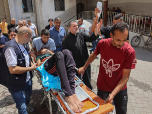 Israel bombardea la única iglesia católica en la Franja de Gaza y deja a cuatro personas fallecidas