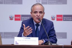 Reporte periodístico revela que actual ministro de Minas integra grupo de WhatsApp junto a mineros informales