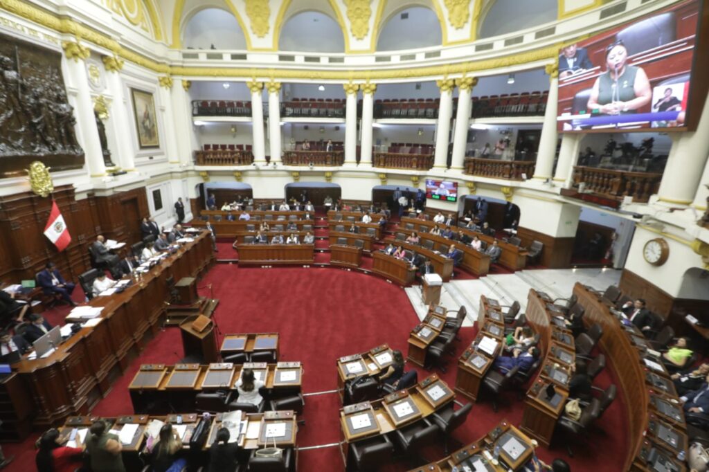Ocho proyectos en el Congreso buscan anular aumento del sueldo presidencial en