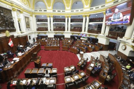 Ocho proyectos en el Congreso buscan anular aumento del sueldo presidencial en
