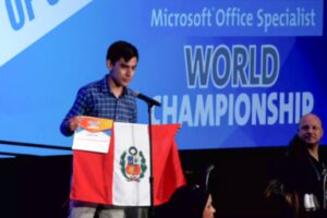 Joven peruano entre los 10 mejores del mundo en competencia de Excel 2025