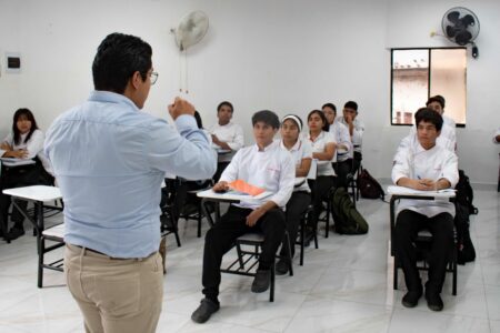 Pronabec lanza Beca TEC con apoyo de Ceturgh para jóvenes de bajos recursos en Piura