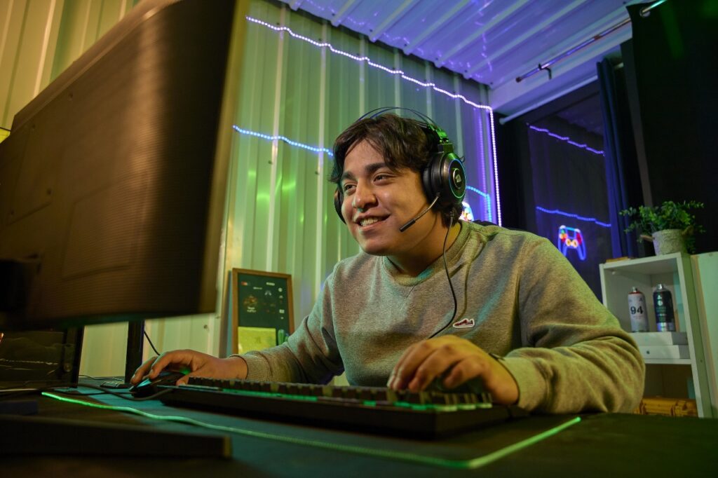 Alrededor del 80% de conexiones de internet fijo usa fibra óptica