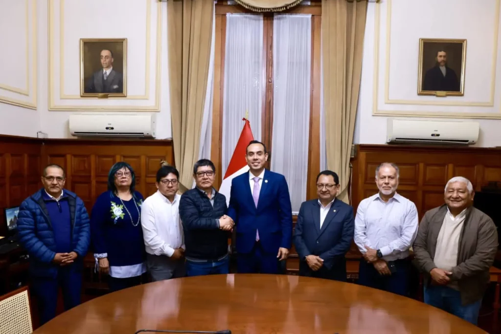 Trabajadores CAS esperan segunda votación sobre gratificación y CTS en el Congreso