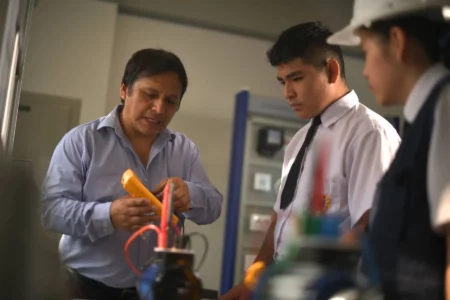 Educación técnica beneficiará a más de 250 mil escolares peruanos