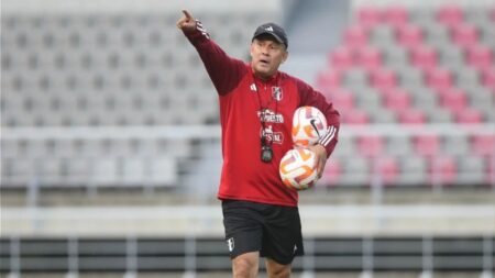 Juan Reynoso destacó a jugadores que podrían liderar el recambio generacional en la selección peruana