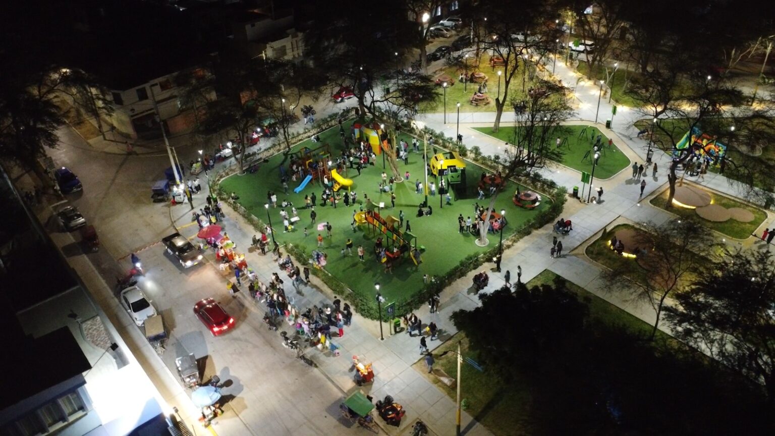Enosa y Municipalidad de Castilla iluminan parque Don Bosco