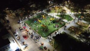 Enosa y Municipalidad de Castilla iluminan parque Don Bosco