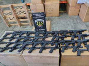 SUNAT decomisa 72 réplicas de armas en control fronterizo en Tumbes