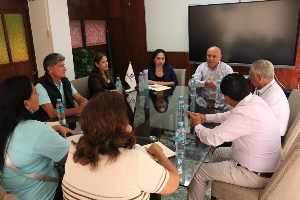 EPS Grau se reúne con congresistas y autoridades para abordar mejoras en abastecimiento de agua en Castilla EPS Grau se reúne con congresistas y autoridades para abordar mejoras en abastecimiento de agua en Castilla