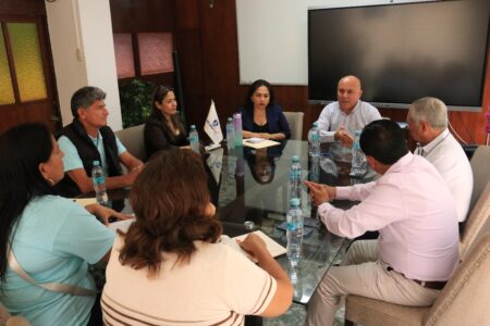 EPS Grau se reúne con congresistas y autoridades para abordar mejoras en abastecimiento de agua en Castilla EPS Grau se reúne con congresistas y autoridades para abordar mejoras en abastecimiento de agua en Castilla