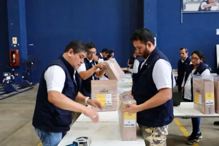 ONPE inicia elecciones primarias con voto directo en dos partidos políticos ONPE inicia elecciones primarias con voto directo en dos partidos políticos