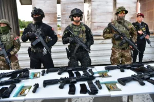Gobierno entrega más de 2,000 fusiles a la PNP para combatir el crimen organizado Gobierno entrega más de 2,000 fusiles a la PNP para combatir el crimen organizado