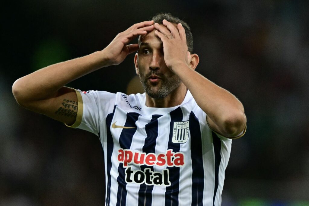 El futuro de Hernán Barcos en Alianza Lima sigue en evaluación El futuro de Hernán Barcos en Alianza Lima sigue en evaluación