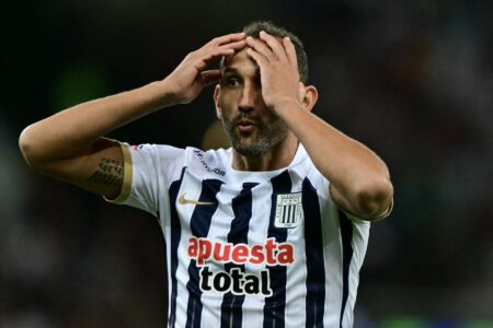 El futuro de Hernán Barcos en Alianza Lima sigue en evaluación El futuro de Hernán Barcos en Alianza Lima sigue en evaluación