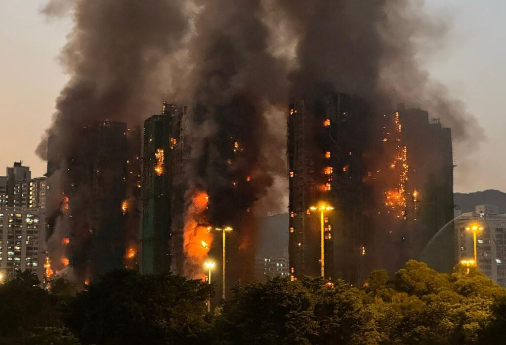 Hong Kong registra al menos 36 fallecidos tras incendio en complejo residencial Hong Kong registra al menos 36 fallecidos tras incendio en complejo residencial