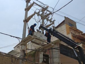 Empresa trabaja en diferentes sectores de Piura para restablecer el servicio eléctrico afectado por las lluvias Empresa trabaja en diferentes sectores de Piura para restablecer el servicio eléctrico afectado por las lluvias
