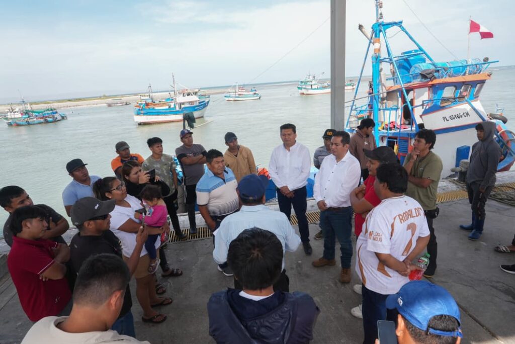 Desde Paita y Sechura se pone en marcha la “Operación Calamar Gigante IV” para fortalecer la pesca sostenible Desde Paita y Sechura se pone en marcha la “Operación Calamar Gigante IV” para fortalecer la pesca sostenible