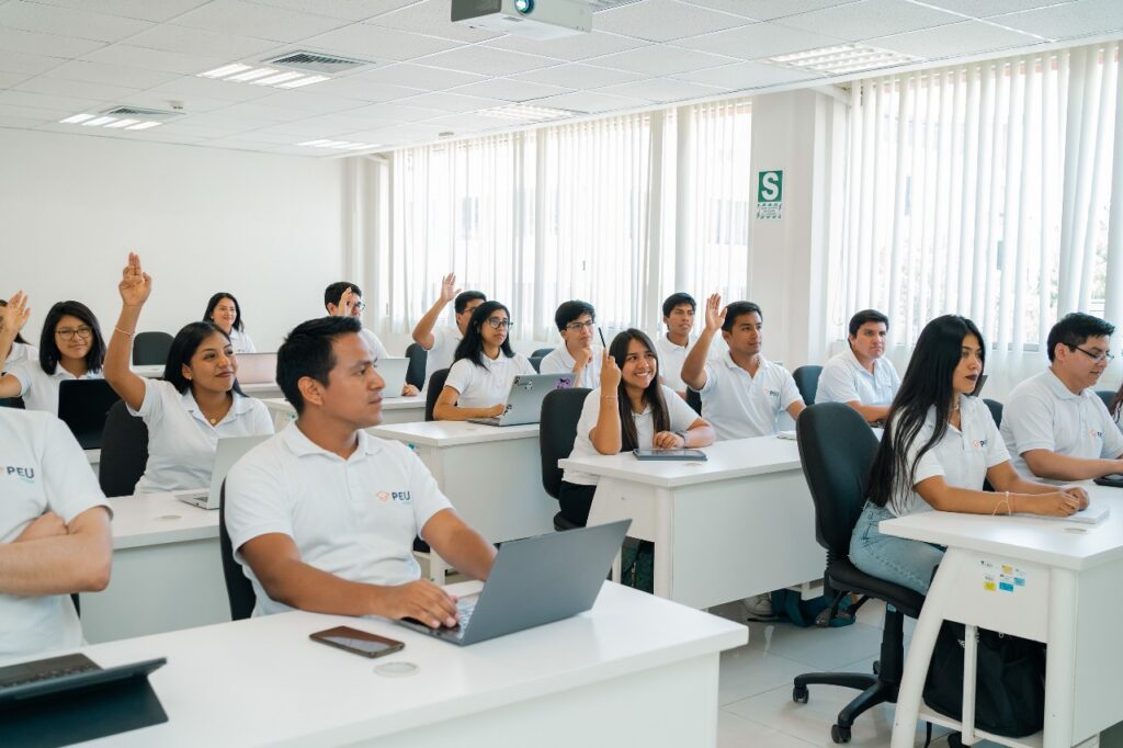 OSIPTEL: conoce a los 60 becarios del programa de especialización en telecomunicaciones