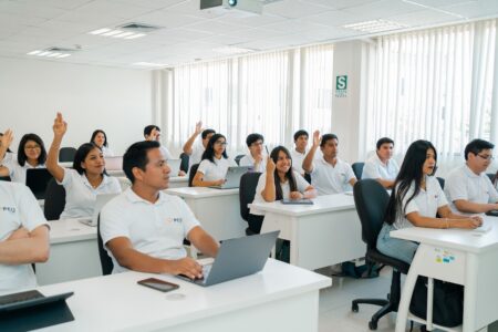 OSIPTEL: conoce a los 60 becarios del programa de especialización en telecomunicaciones