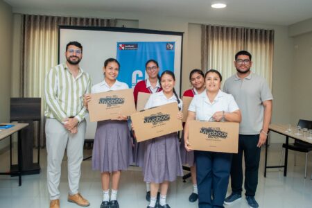 Colegio Sagrado Corazón de Jesús gana la final regional de Generación Debate Piura 2025