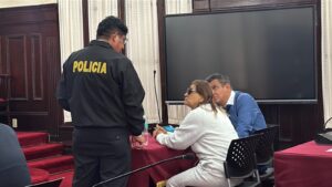 Fiscal suspendida Elizabeth Peralta se entrega tras orden de captura por tráfico de influencias