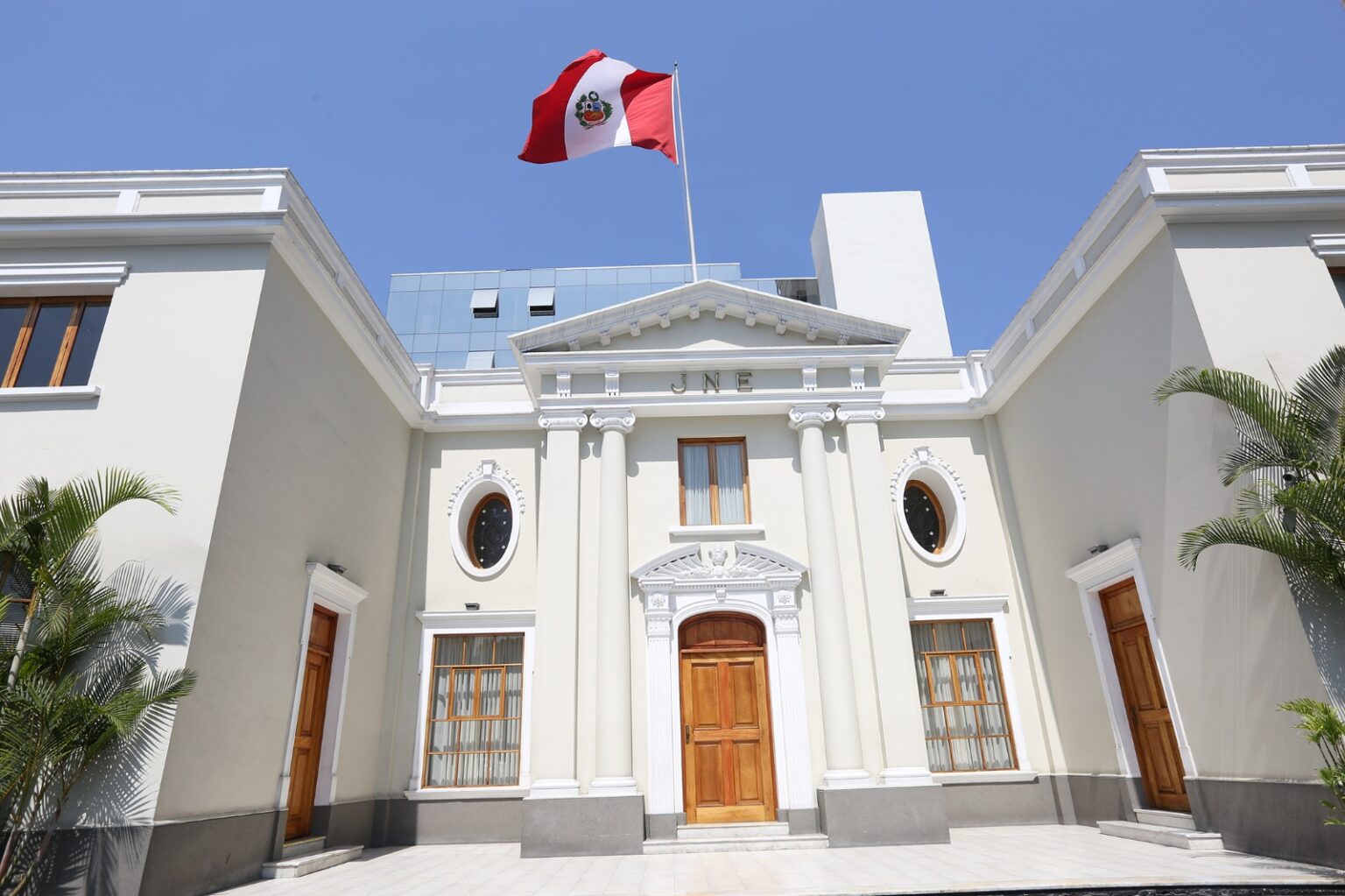 JNE denuncia penalmente a jueces de la Corte de Lima por desobedecer fallo del Tribunal Constitucional JNE denuncia penalmente a jueces de la Corte de Lima por desobedecer fallo del Tribunal Constitucional