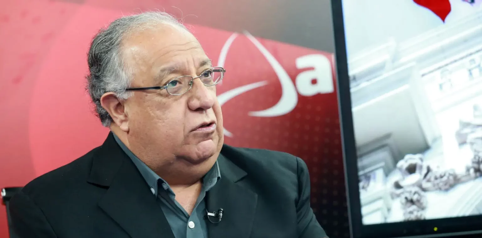 Fernando Tuesta alerta sobre desinformación en redes sociales durante elecciones 2026