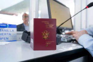 Adultos mayores de 70 años ya no requieren cita para tramitar pasaporte electrónico Adultos mayores de 70 años ya no requieren cita para tramitar pasaporte electrónico