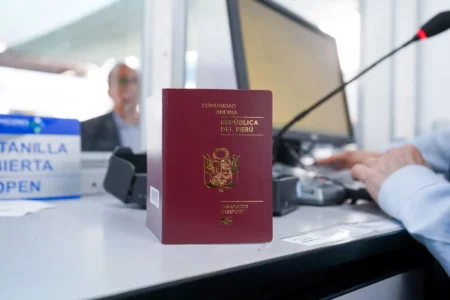 Adultos mayores de 70 años ya no requieren cita para tramitar pasaporte electrónico Adultos mayores de 70 años ya no requieren cita para tramitar pasaporte electrónico