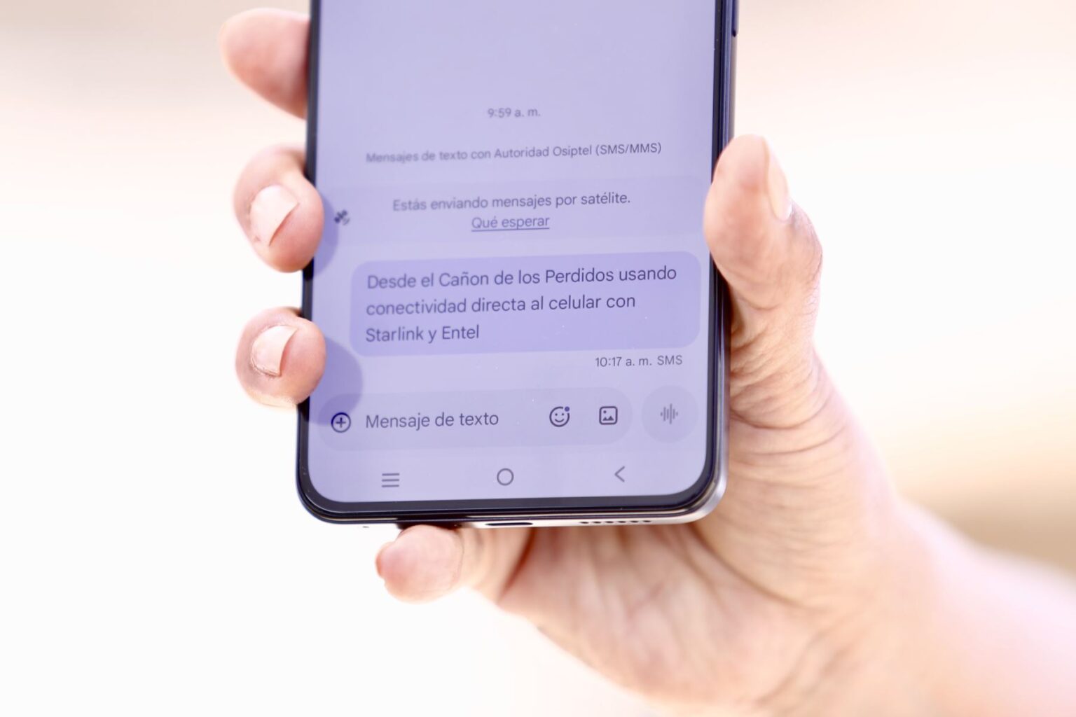 Mensajes satelitales D2C permiten comunicarse sin cobertura móvil en zonas remotas