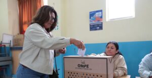 Peruanos buscan propuestas claras y no conflictos entre políticos Peruanos buscan propuestas claras y no conflictos entre políticos