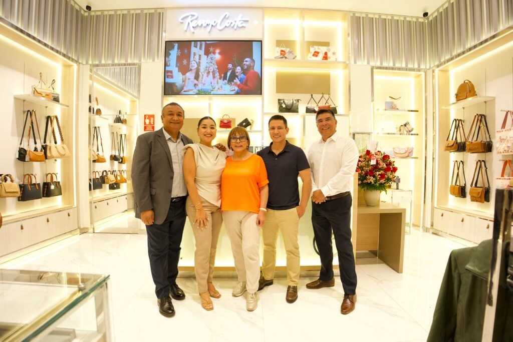 Renzo Costa presenta su nuevo concepto de tienda en Mall Plaza Piura, con una experiencia de compra moderna, cercana y una oferta más amplia en cuero Renzo Costa presenta su nuevo concepto de tienda en Mall Plaza Piura, con una experiencia de compra moderna, cercana y una oferta más amplia en cuero