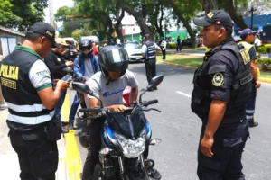 Multa de hasta S/ 1,320 para motos con dos pasajeros en zonas declaradas en estado de emergencia