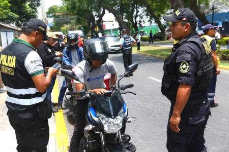 Multa de hasta S/ 1,320 para motos con dos pasajeros en zonas declaradas en estado de emergencia