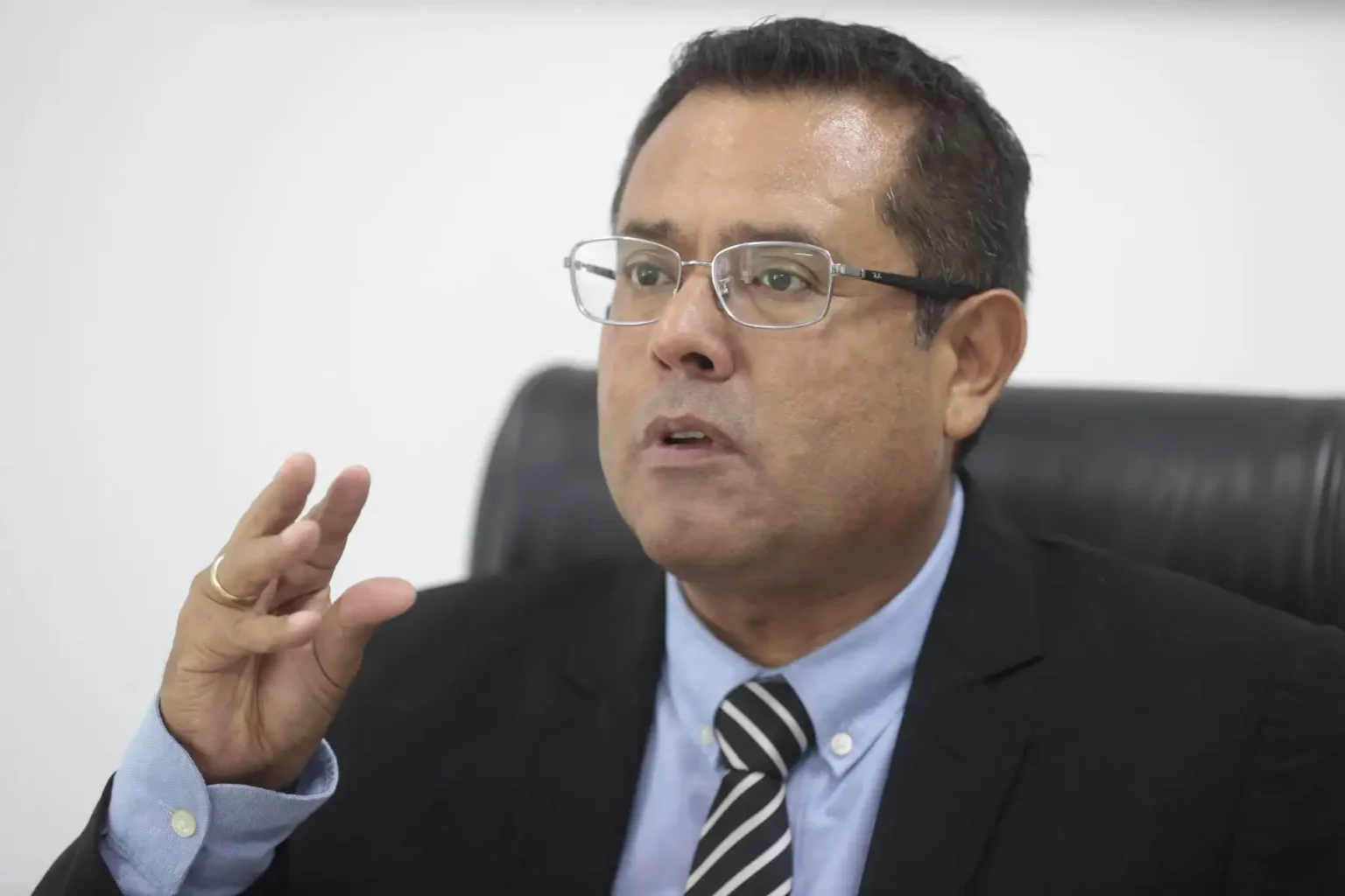 Tachas y antecedentes penales reabren debate sobre calidad de candidaturas rumbo a 2026