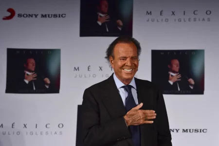 Denuncia contra Julio Iglesias es archivada por la fiscalía española Denuncia contra Julio Iglesias es archivada por la fiscalía española