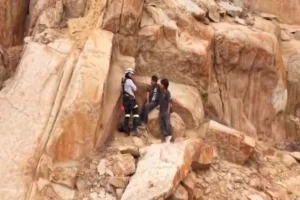 Trujillo: rescatan a cuatro jóvenes atrapados en el cerro Chiputur
