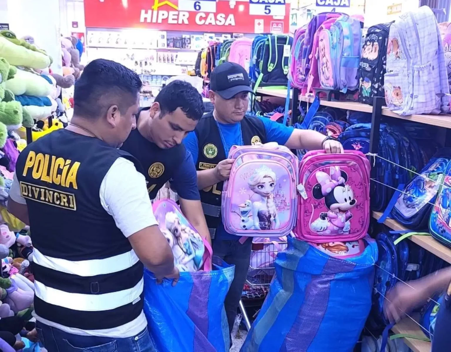 Trujillo: Policía incauta productos presuntamente falsificados valorizados en más de S/ 20,000 Trujillo: Policía incauta productos presuntamente falsificados valorizados en más de S/ 20,000